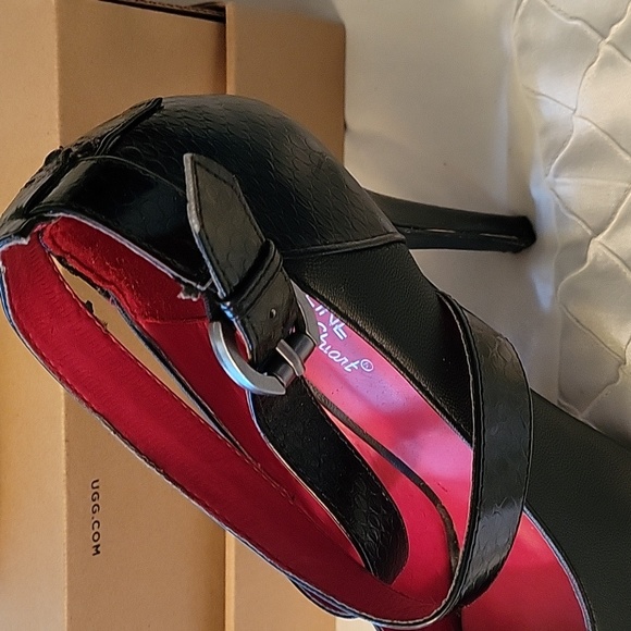 Gently Used Madeline Stuart 5" Blk heels. Blk straps w platform sole. Size 9. - Picture 7 of 7